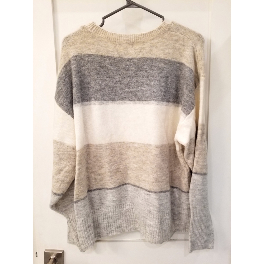 H&M Sweater - Picture 2 of 4